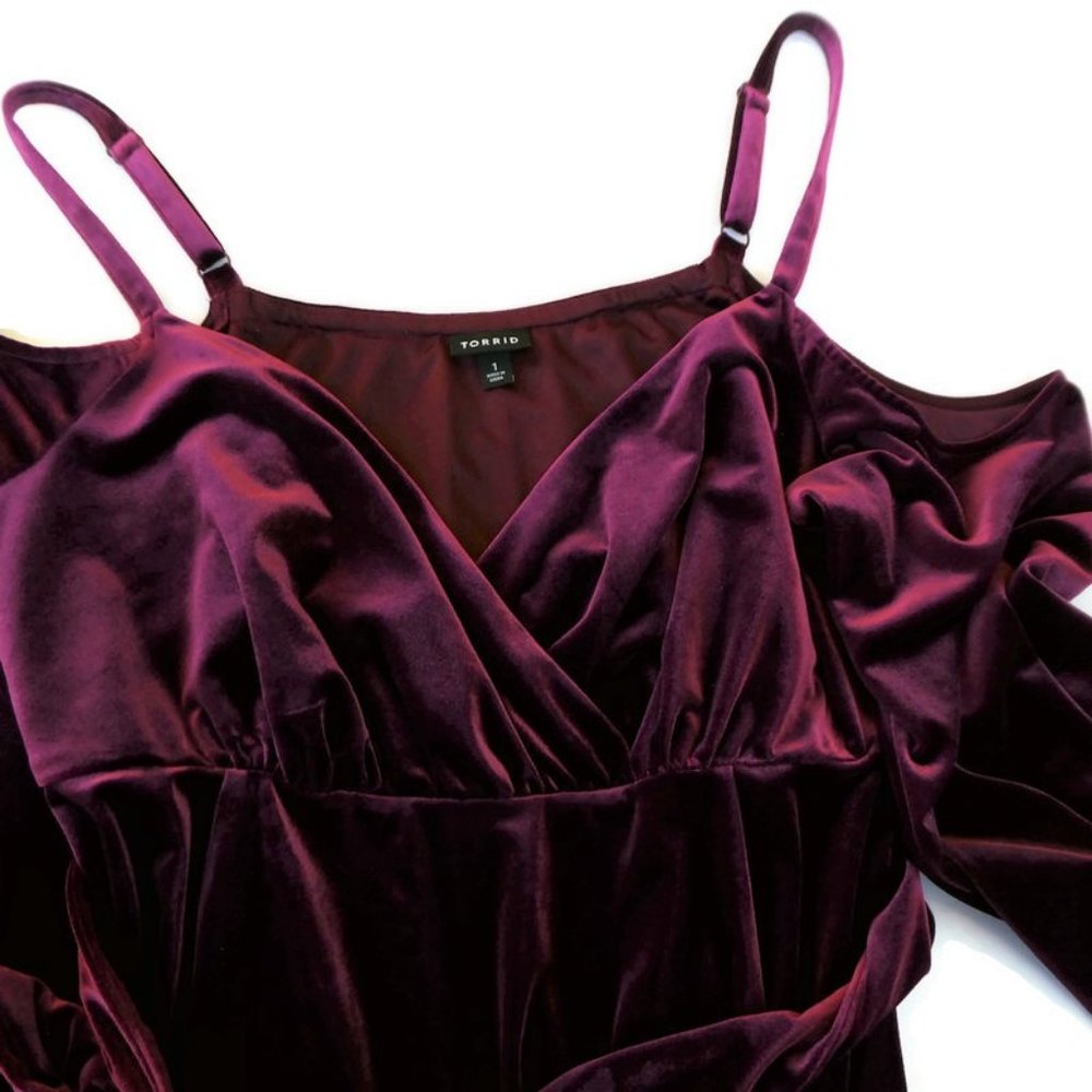 VeLVeT Torrid Dress Burgundy Cold Shoulder Suplice Babydoll Angel Bell 1X - Picture 9 of 13